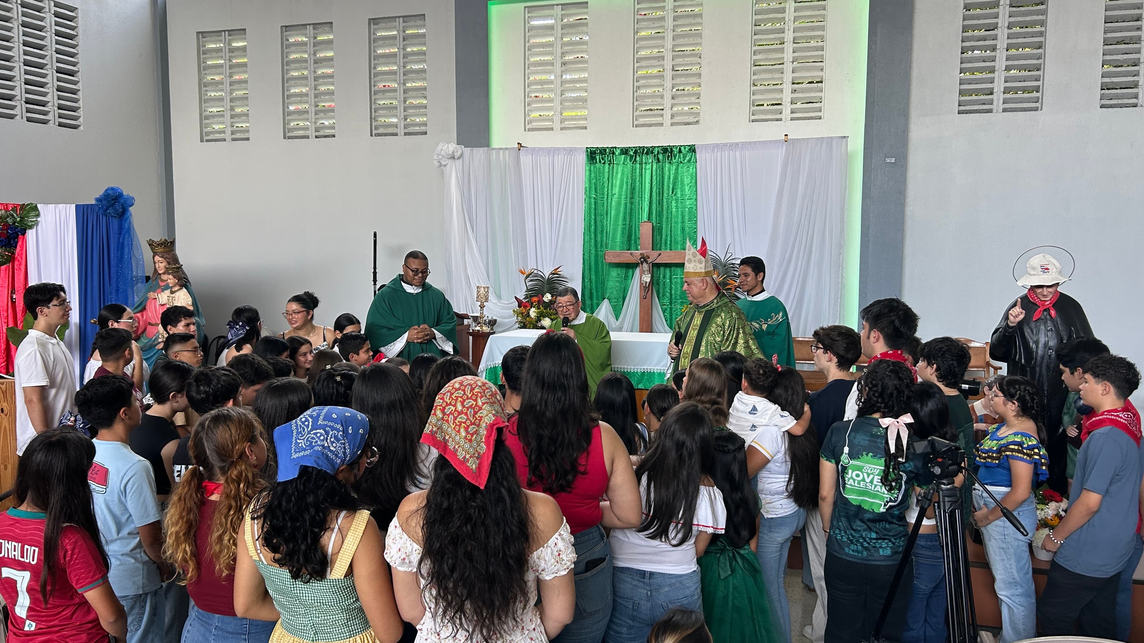Gracias, P. Héctor: 50 años de fidelidad, entrega y amor a los jóvenes